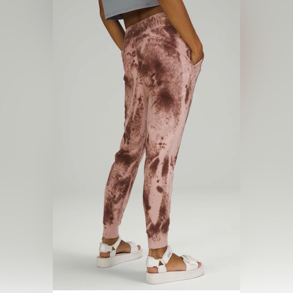 053 Lululemon Warm Down Jogger *28" NWT